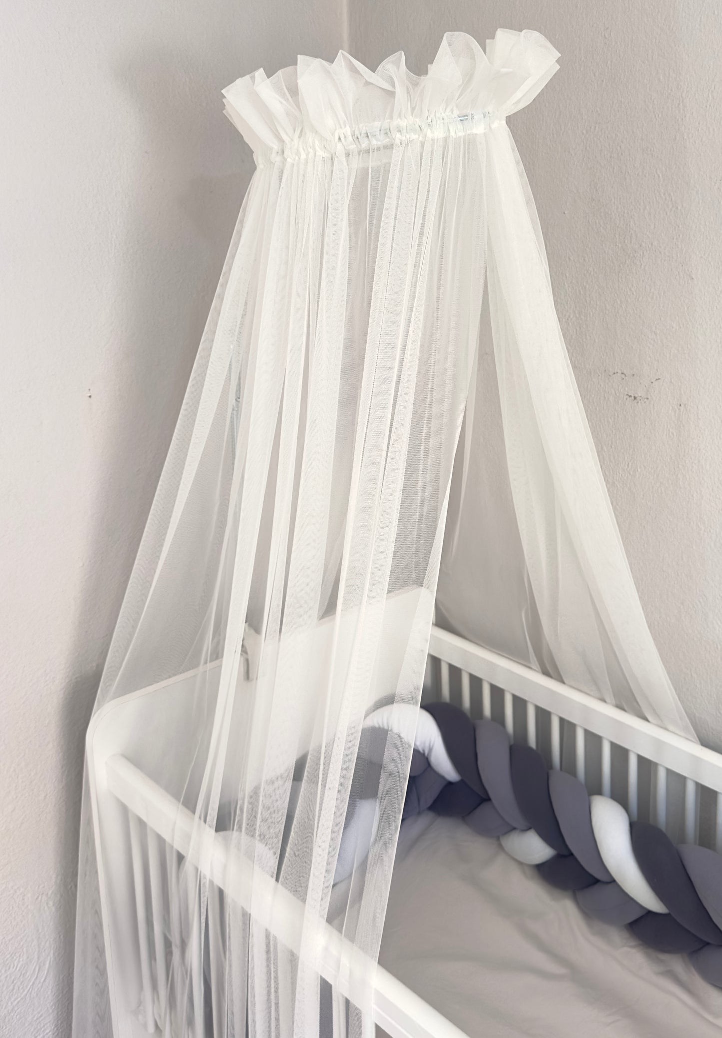 Baby Fancyroom Betthimmel für Babybett 300x180 cm – feiner Tüll, handgefertigt, eleganter Volant, ecru